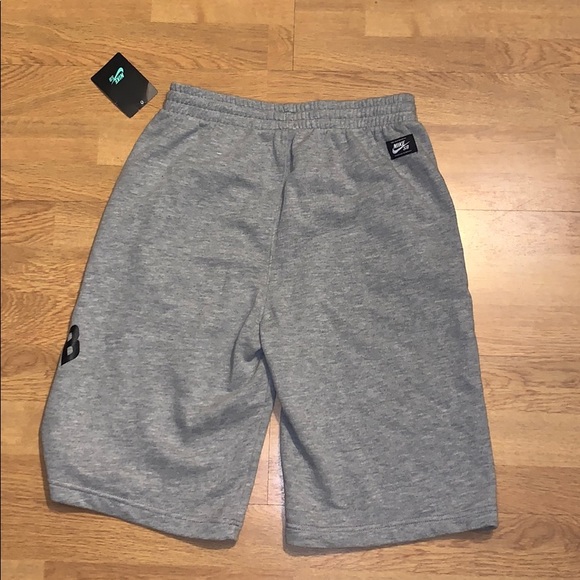 NWT Nike SB Logo Swoosh Sweat Shorts, Large - Picture 5 of 11